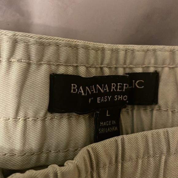Banana Republic Easy Short Size Large - Picture 2 of 3